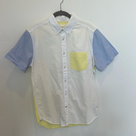 The GAP Men’s Size Small White Yellow Blue Short Sleeve Color Block Shirt - Picture 1 of 5